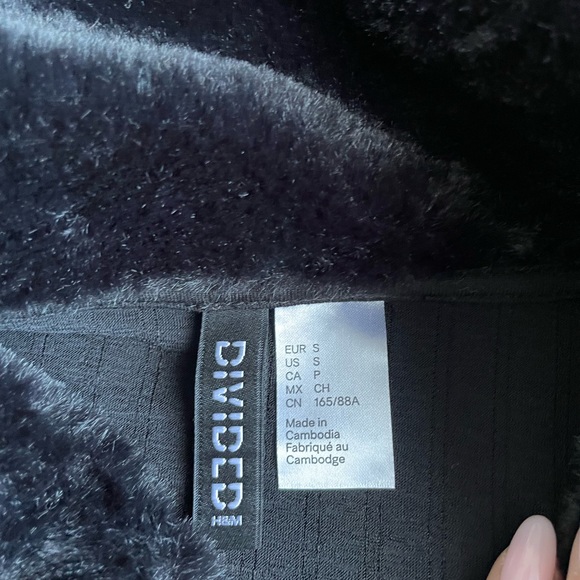 H&M Fuzzy Zip - Picture 4 of 4